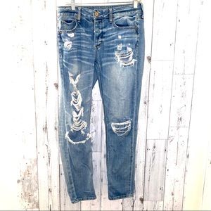 American eagle distressed Tomgirl jeans size 4